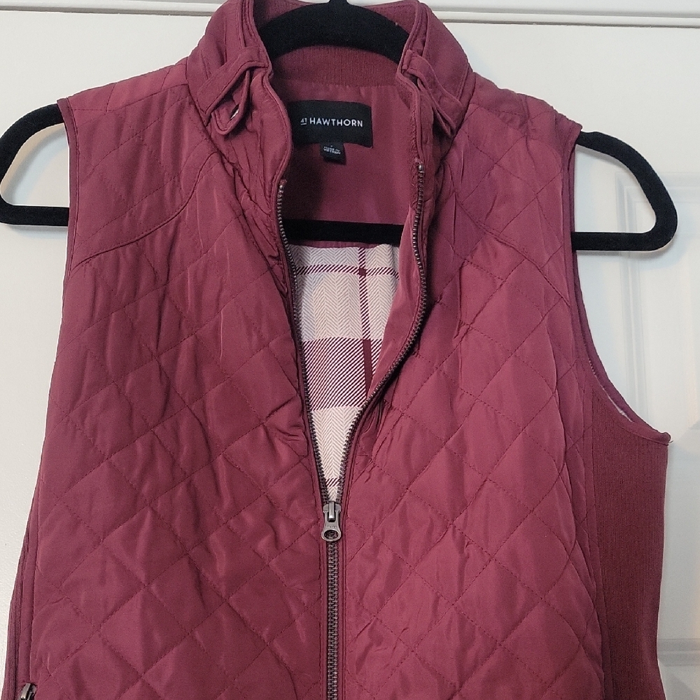 41 Hawthorn Burgundy Quilted Vest - Picture 3 of 4